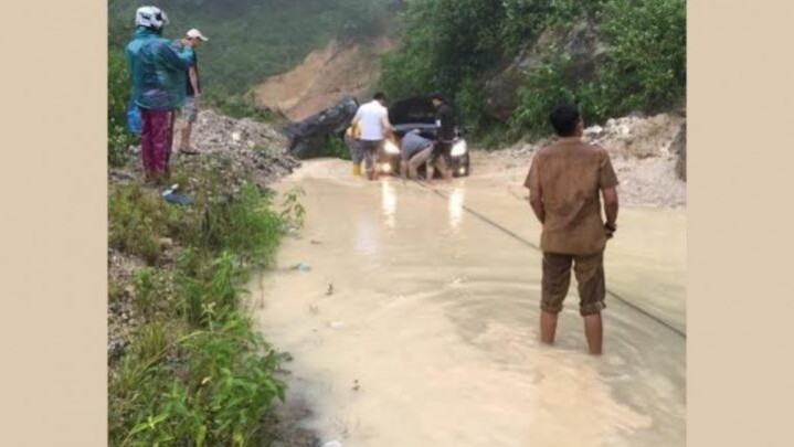 Malalak Timur Sumbar Longsor, Jalan Menuju Sicincin Ditutup