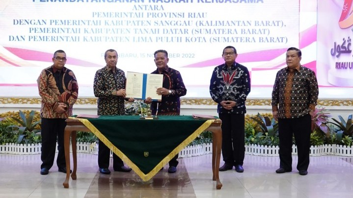 Pemprov Riau Jalin Kerja Sama dengan Tiga Pemkab Luar Provinsi Pemprov Riau Jalin Kerja Sama dengan Tiga Pemkab Luar Provinsi