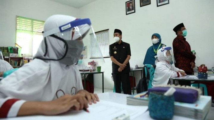 Peserta Didik Tidak Tertampung di Sekolah Negeri, Gubri Minta Bantuan Sekolah Swasta Peserta Didik Tidak Tertampung di Sekolah Negeri, Gubri Minta Bantuan Sekolah Swasta