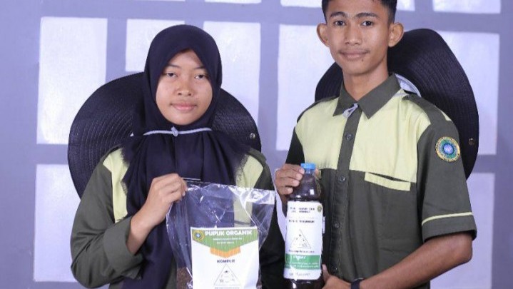 Dinas Pertanian Karimun Tertarik dengan Kompos Komplit Pelajar SMK Negeri Kundur