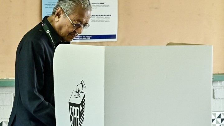 Mahathir Mohamad Kalah di Pemilu Malaysia Mahathir Mohamad Kalah di Pemilu Malaysia