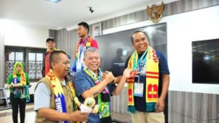 M Amin PWI Riau Raih Medali LKJ Porwanas XIII di Malang M Amin PWI Riau Raih Medali LKJ Porwanas XIII di Malang