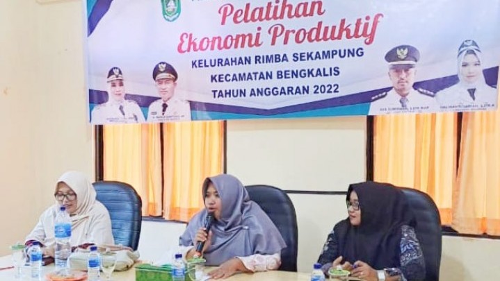 Pelatihan Ekonomi Produktif Diberikan pada Warga Rimba Sekampung Bengkalis Pelatihan Ekonomi Produktif Diberikan pada Warga Rimba Sekampung Bengkalis