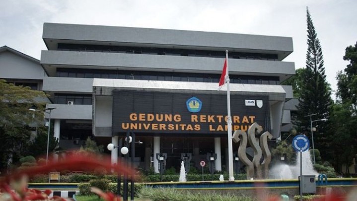 Dekan Teknik Unila Simpan Rp330 Juta di Loteng Rumah usai Terima Uang dari Ketua Senat Dekan Teknik Unila Simpan Rp330 Juta di Loteng Rumah usai Terima Uang dari Ketua Senat