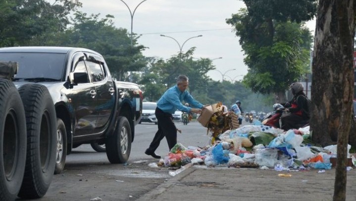 Buang Sampah Sembarangan di Pekanbaru akan Masuk Tindak Pidana
