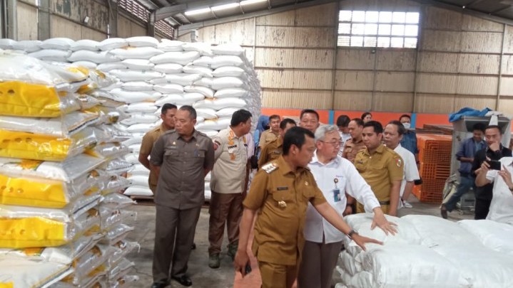 Bulog jamin Sampai Nataru Stok Beras di Riau Aman Bulog jamin Sampai Nataru Stok Beras di Riau Aman