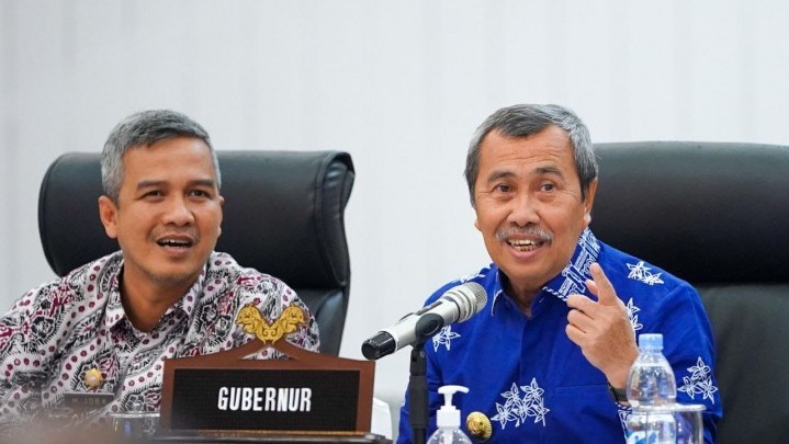 Gubernur Syamsuar Ingatkan Kepsek SMA/SMK Bahaya LGBT Gubernur Syamsuar Ingatkan Kepsek SMA/SMK Bahaya LGBT