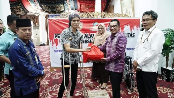 Kemensos Bantu 107 Penyandang Disabilitas di Tanah Datar Kemensos Bantu 107 Penyandang Disabilitas di Tanah Datar