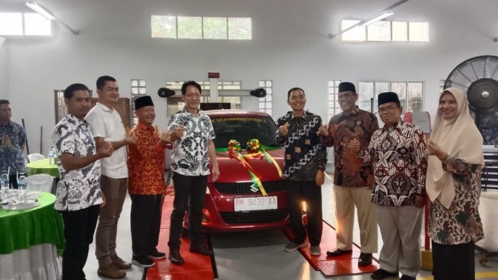 Workshop Vokasi SMK Muhammadiyah 3 Pekanbaru Diresmikan, Suzuki Bantu 1 Unit Swift Workshop Vokasi SMK Muhammadiyah 3 Pekanbaru Diresmikan, Suzuki Bantu 1 Unit Swift