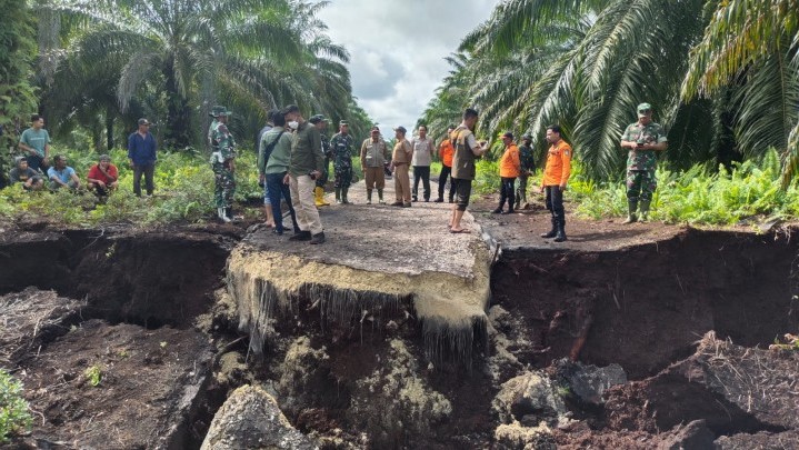 Abrasi di Pesisir Riau Sebabkan Menyempitnya Luas Pulau Terluar Indonesia Abrasi di Pesisir Riau Sebabkan Menyempitnya Luas Pulau Terluar Indonesia