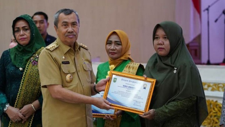 Perempuan Dumai Juara 1 Lomba Perempuan Berdaya Bidang Ekonomi, Ketua TP PKK Ikut Merasa Bangga Perempuan Dumai Juara 1 Lomba Perempuan Berdaya Bidang Ekonomi, Ketua TP PKK Ikut Merasa Bangga