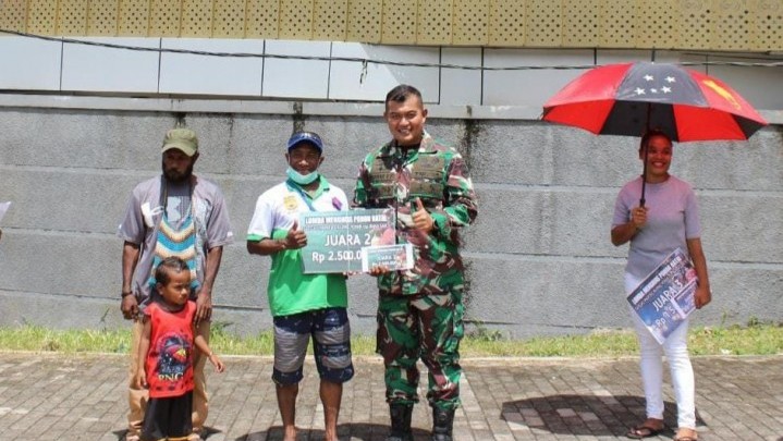 Perdana di Perbatasan RI-PNG, Satgas Pamtas Yonif 132/BS Gelar Lomba Menghias Pohon Natal Perdana di Perbatasan RI-PNG, Satgas Pamtas Yonif 132/BS Gelar Lomba Menghias Pohon Natal