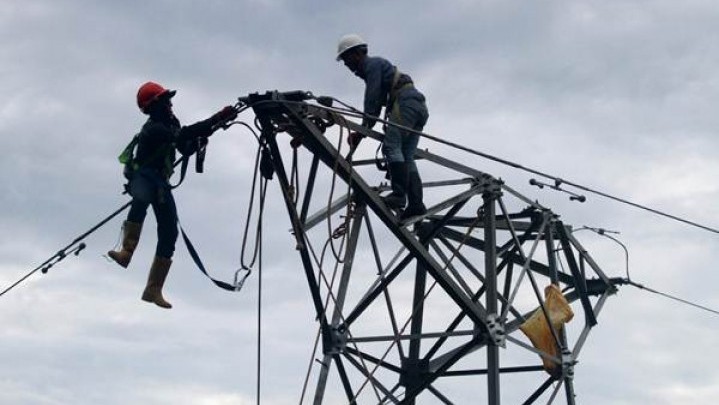 Aliran Listrik PLN Belum Dinikmati Seluruh Penduduk Riau Aliran Listrik PLN Belum Dinikmati Seluruh Penduduk Riau