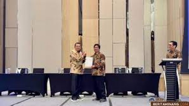 Ketua Majelis Rektor PTN Dipercayakan pada Rektor Prof. Ganefri Ketua Majelis Rektor PTN Dipercayakan pada Rektor Prof. Ganefri
