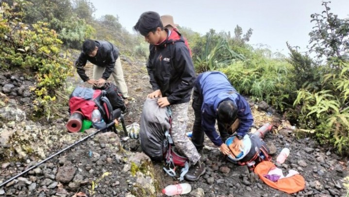 Puluhan Pendaki Gunung Marapi Sebagian Sudah Turun Pasca Erupsi Puluhan Pendaki Gunung Marapi Sebagian Sudah Turun Pasca Erupsi
