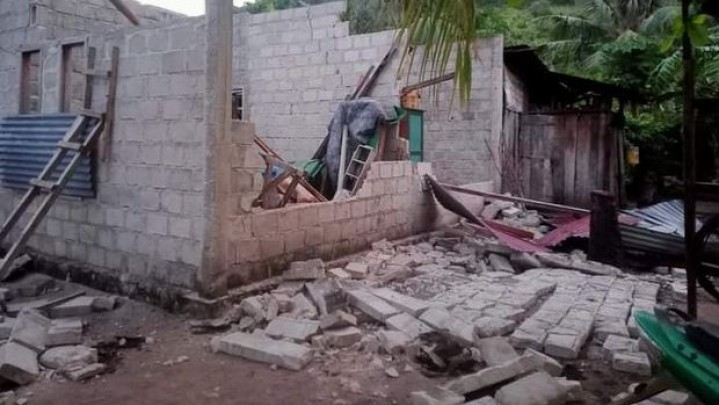 Penampakan Kerusakan Akibat Gempa Magnitudo 7,5 di Maluku Penampakan Kerusakan Akibat Gempa Magnitudo 7,5 di Maluku