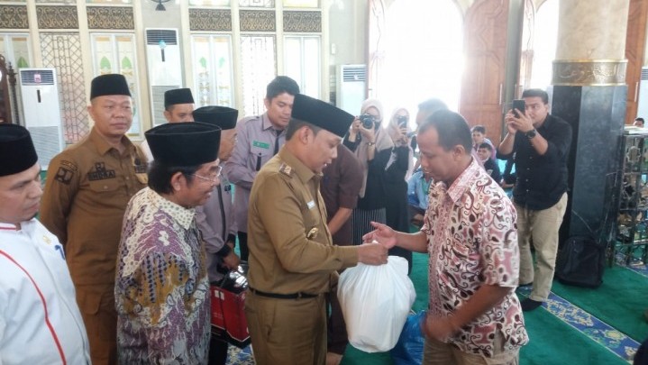 Pj Walikota Mengaku Komit Tingkatkan Zakat Pekanbaru Pj Walikota Mengaku Komit Tingkatkan Zakat Pekanbaru
