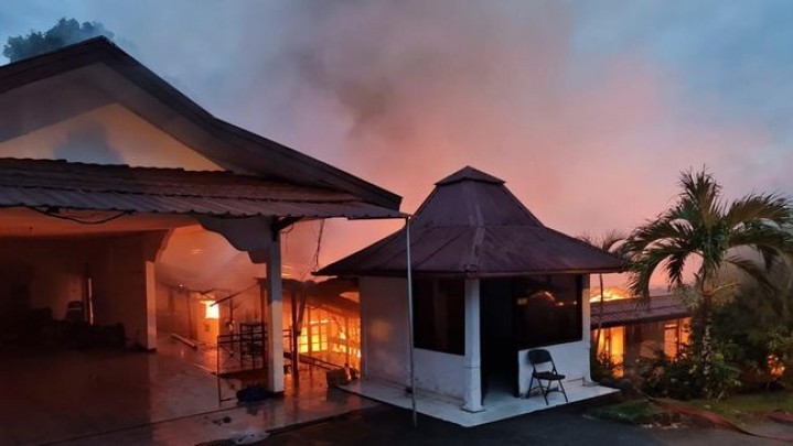 Rumah Dinas Kapolda Papua Terbakar, Terdengar Suara Ledakan Rumah Dinas Kapolda Papua Terbakar, Terdengar Suara Ledakan