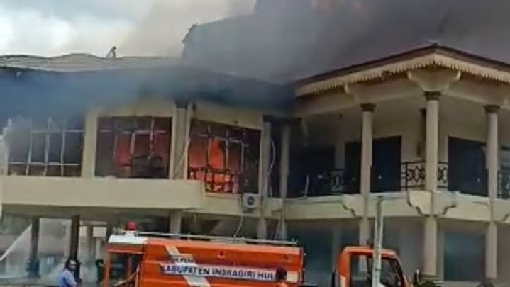 Gedung DPRD Indragiri Hulu Terbakar