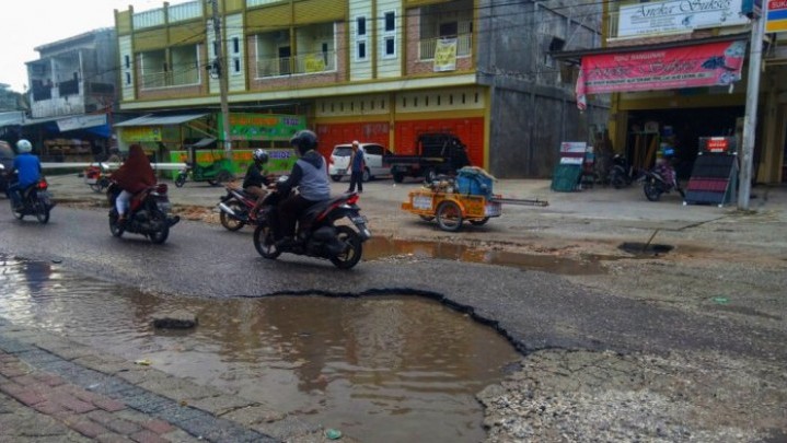 25 Persen Kondisi Jalan di Pekanbaru Rusak Berat 25 Persen Kondisi Jalan di Pekanbaru Rusak Berat