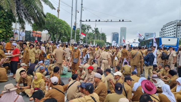 Puluhan Ribu Perangkat Desa Minta Jadi PNS Puluhan Ribu Perangkat Desa Minta Jadi PNS