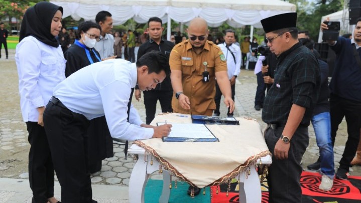 5.584 Anggota Panitia Pemungutan Suara (PPS) Pemilu 2024 se Riau Dilantik Serentak