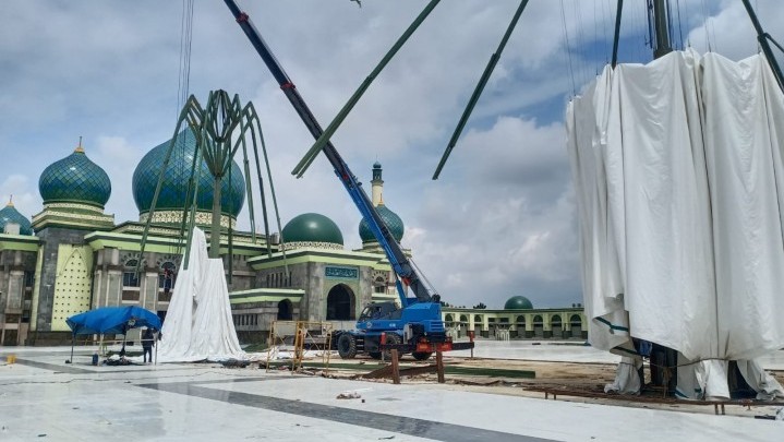 Pengejaan Lambat, Pemprov Riau akan Panggil Kontraktor Pembangunan Payung Elektrik Masjid Raya Annur Pengejaan Lambat, Pemprov Riau akan Panggil Kontraktor Pembangunan Payung Elektrik Masjid Raya Annur