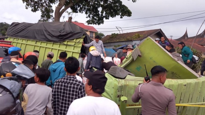 Sopir Truk Jadi Tersangka Kecelakaan Beruntun di Tanah Datar Sopir Truk Jadi Tersangka Kecelakaan Beruntun di Tanah Datar