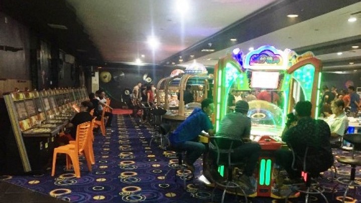 Pertugas Gabungan Razia Arena Ketangkasan di Batam