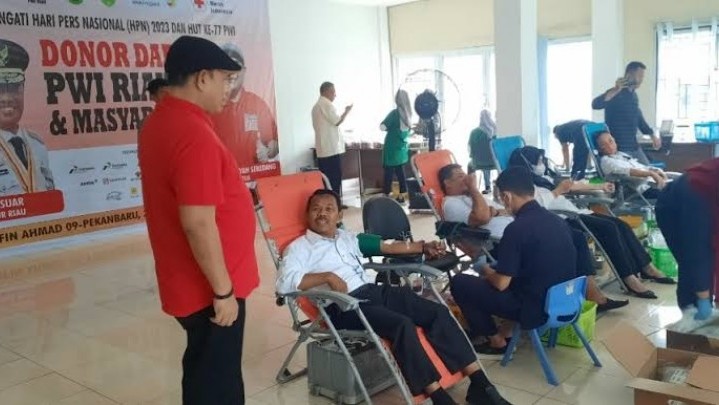 117 Kantong Darah Berhasil Dikumpulkan PWI Riau di Acara Bakti Sosial 117 Kantong Darah Berhasil Dikumpulkan PWI Riau di Acara Bakti Sosial