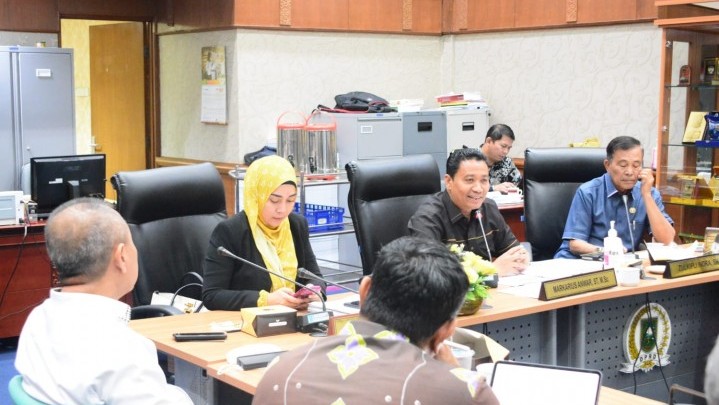 DPRD Riau Himbau Semua Transaksi Keuangan Pemprov Riau melalui Bank Riau Kepri Syariah DPRD Riau Himbau Semua Transaksi Keuangan Pemprov Riau melalui Bank Riau Kepri Syariah