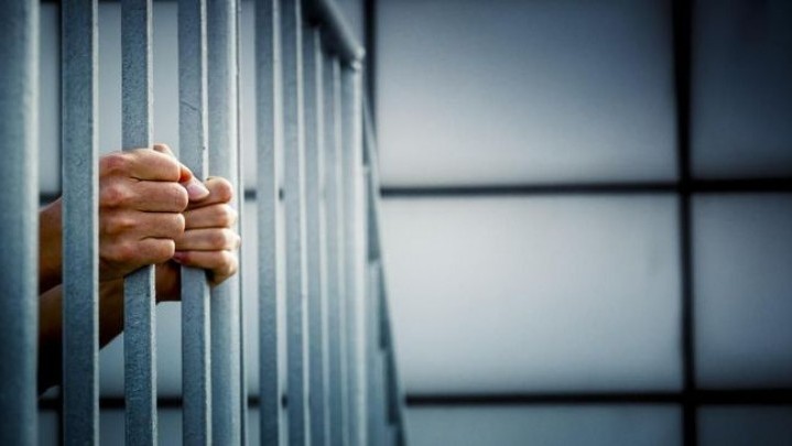 Curi Tiang Rambu Lalu Lintas, Pemuda di Batu Aji Batam Digelandang Polisi Curi Tiang Rambu Lalu Lintas, Pemuda di Batu Aji Batam Digelandang Polisi