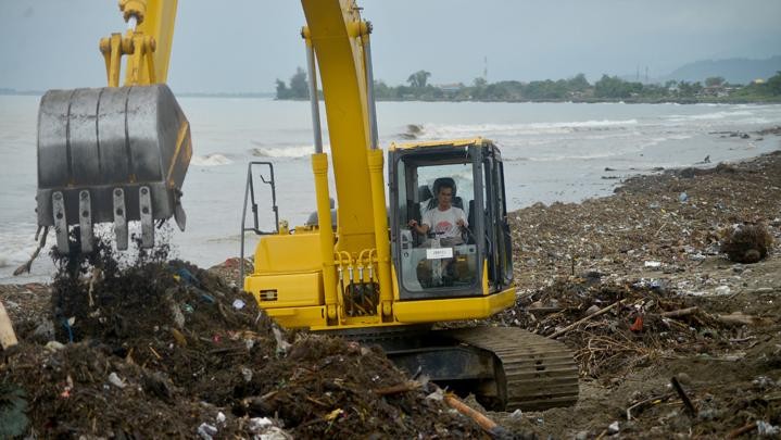 Pembersihan Sampah di Muaro Lasak Disebut Pemko Padang Sudah Tuntas Pembersihan Sampah di Muaro Lasak Disebut Pemko Padang Sudah Tuntas