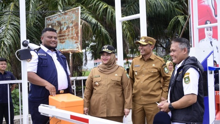 Bupati Kasmarni Tinjau Penerapan E-Ticketing di Pelabuhan Roro Sungai Selari Bupati Kasmarni Tinjau Penerapan E-Ticketing di Pelabuhan Roro Sungai Selari