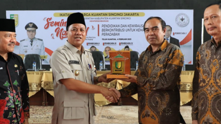 Plt Bupati Suhardiman Amby Butuh SDM Kembangkan Pontensi Kuansing Plt Bupati Suhardiman Amby Butuh SDM Kembangkan Pontensi Kuansing