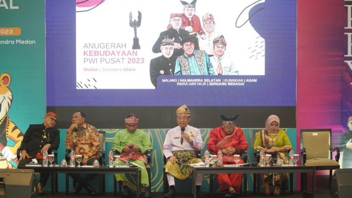 Bupati HM Wardan Paparkan Pentingnya Kelapa Bagi Masyarakat Inhil pada Dialog HPN 2023 Bupati HM Wardan Paparkan Pentingnya Kelapa Bagi Masyarakat Inhil pada Dialog HPN 2023