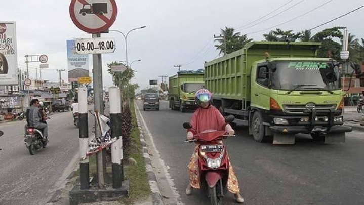 Hanya Ini yang Dilakukan Dishub Pekanbaru Cegah Truk Besar Masuk Kota Hanya Ini yang Dilakukan Dishub Pekanbaru Cegah Truk Besar Masuk Kota