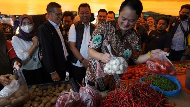 Harga Minyakita di Pasar Cik Puan Ditemukan Wamendag Dijual di Atas HET