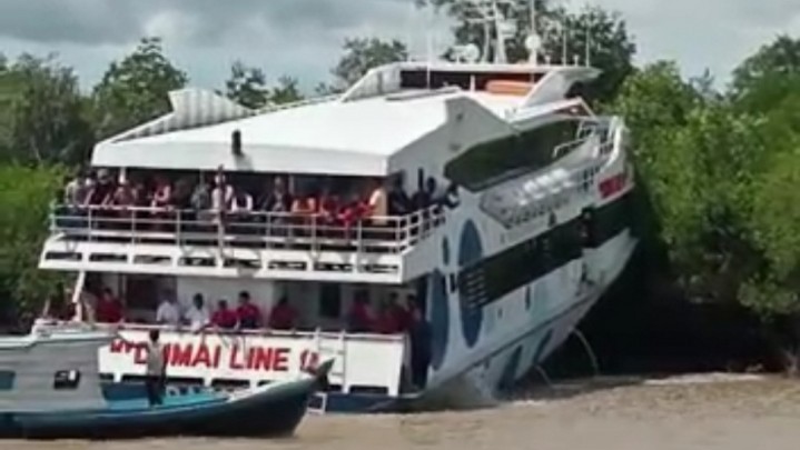 Kapal Dumai Line 9 Kembali Berlayar Usai Kandas di Kepulauan Meranti