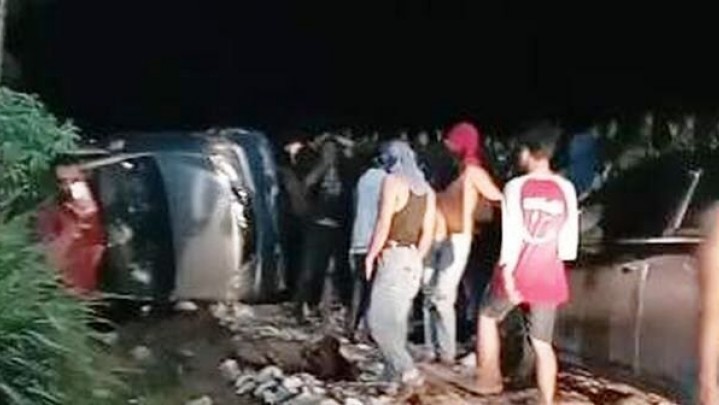 Tangkap Bandar Narkoba Polisi Diserang Warga Tangkap Bandar Narkoba Polisi Diserang Warga