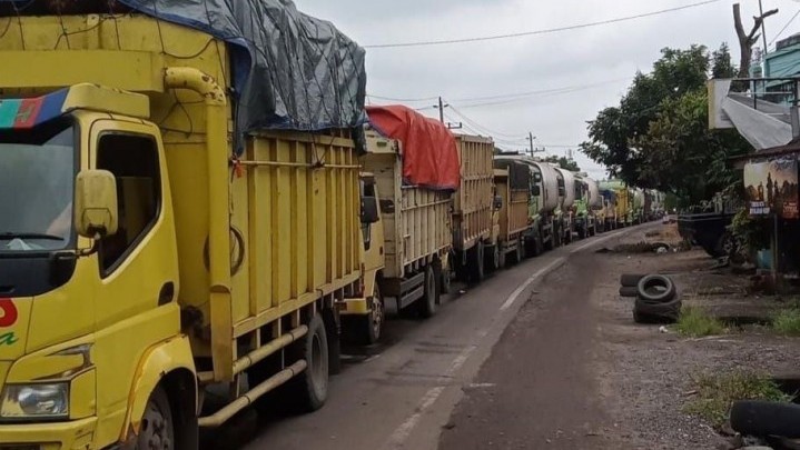 Jalan Rusak, Truk ODOL Dihadang Masyarakat Inhu Jalan Rusak, Truk ODOL Dihadang Masyarakat Inhu