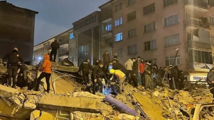 12 Hari Terkubur di Reruntuhan, Pria Korban Gempa Turki Berhasil Diselamatkan