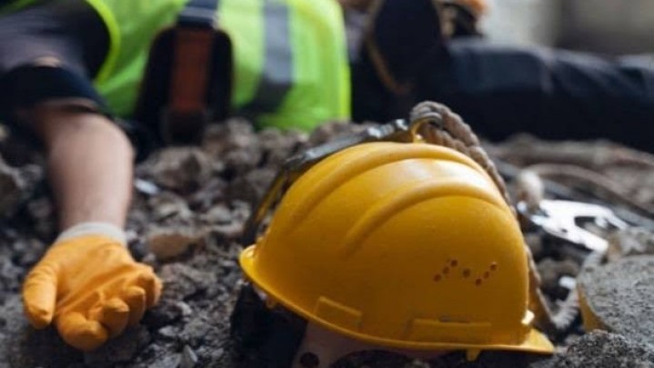 Karyawan di Kota Batam Tewas Usai Tertimpa Besi saat Bekerja