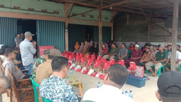 Bantuan Kasur hingga Sembako Diterima Korban Puting Beliung di Kemuning Inhil