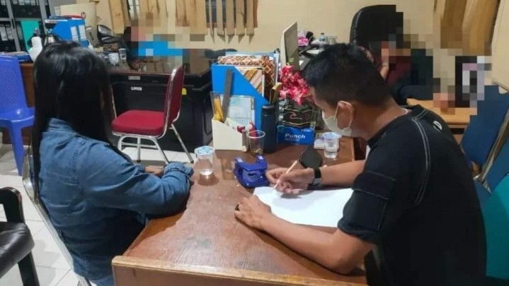 Pol PP Padang Amankan Dua Dua Wanita Terciduk Gunakan Aplikasi MiChat
