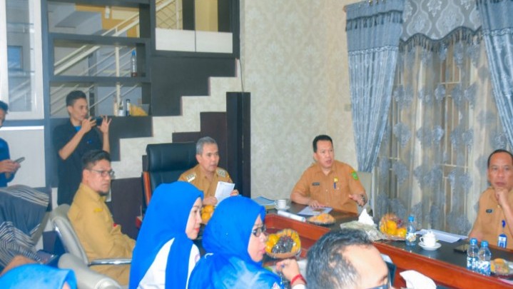 Percepatan UHC, Pj Bupati Kampar Gelar Pertemuan dengan Pertemuan Diskes Riau