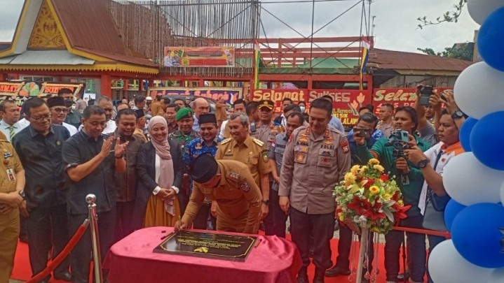 Ini Harapan Bupati Pelalawan Setelah Berdirinya Samsat Drive Thru Pangker Ini Harapan Bupati Pelalawan Setelah Berdirinya Samsat Drive Thru Pangker