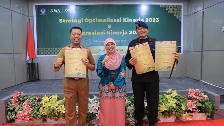 Pemko Pekanbaru Dapat Dua Penghargaan dari KPKNL Pemko Pekanbaru Dapat Dua Penghargaan dari KPKNL