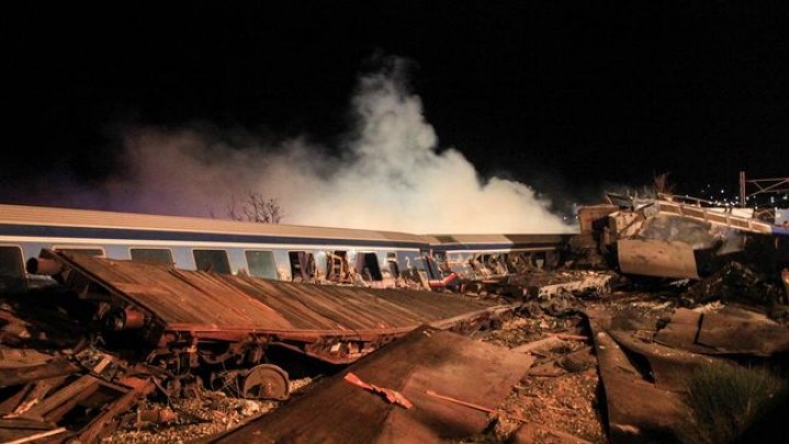 Tabrakan Dua Kereta, 26 Orang Tewas Tabrakan Dua Kereta, 26 Orang Tewas