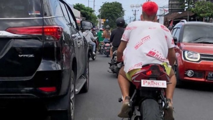 Kendaraan Pakai Pelat Nomor Rusia di Bali Diburu Polisi